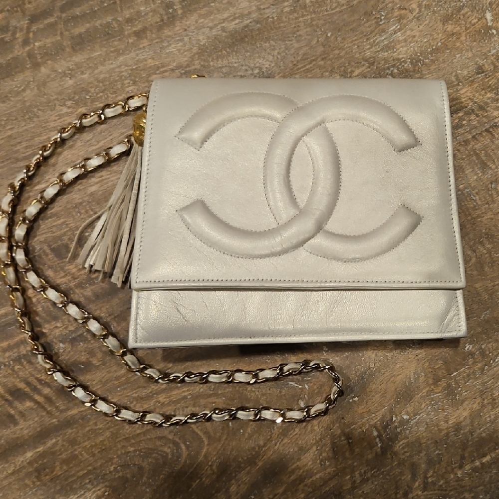 Authentic VINTAGE Chanel Chain Shoulder Bag